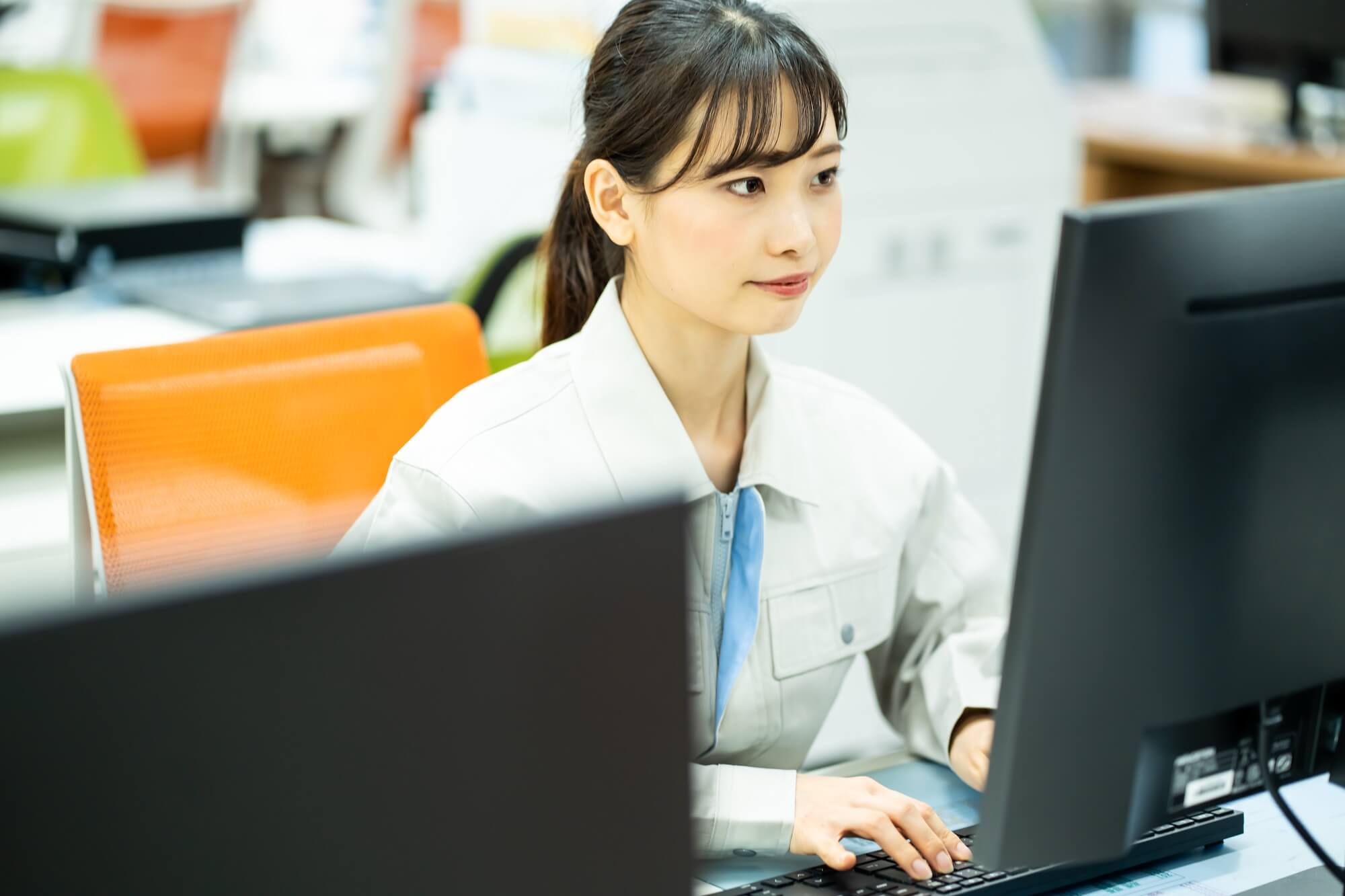 【製品管理事務】未経験OK！建設機械部品メーカーでのオフィスワーク｜土日祝休み◎安定企業で長期勤務可能